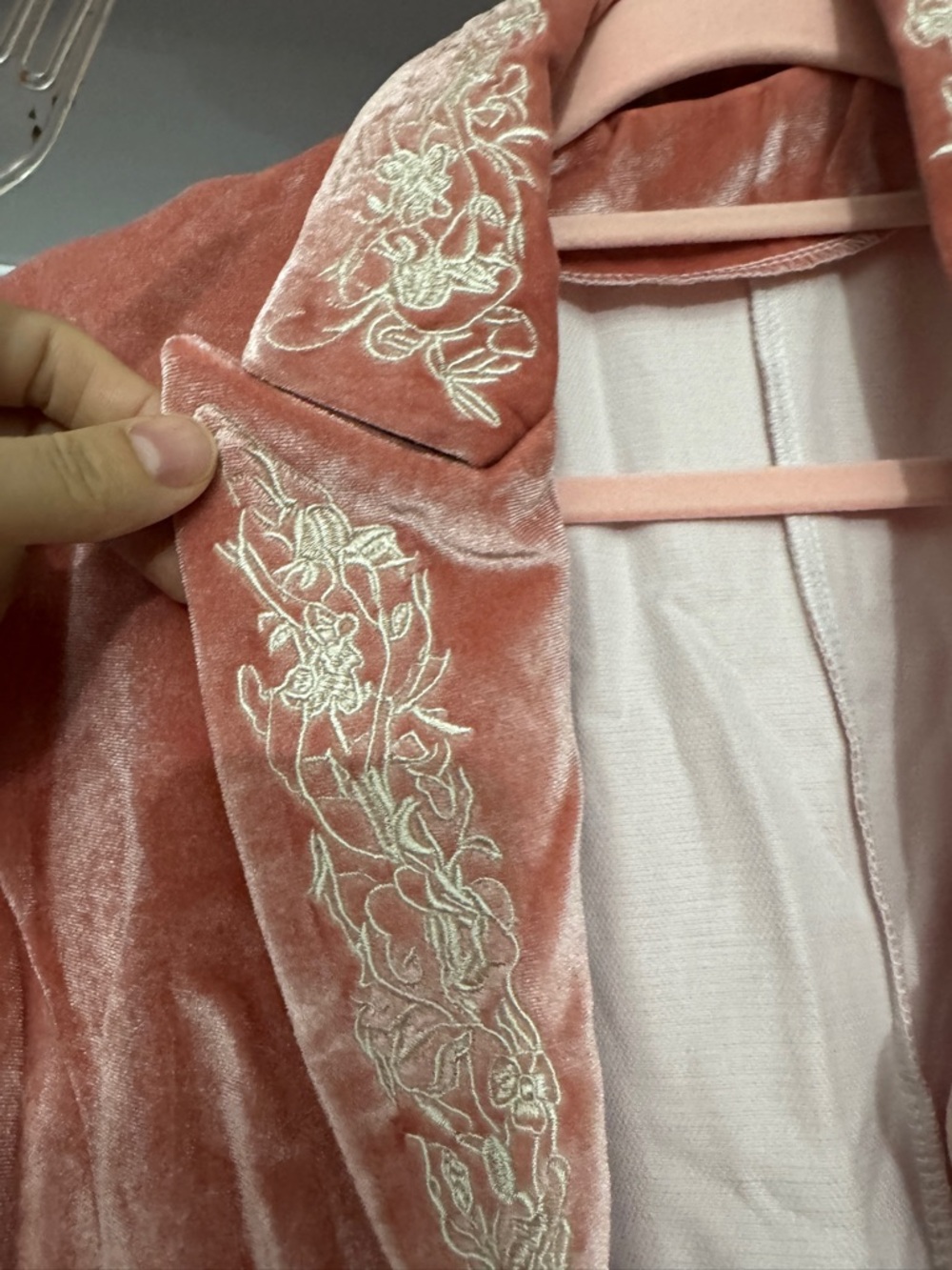 Vintage-Inspired Pink Velvet Embroidered Tailcoat Jacket - Picture 4 of 7